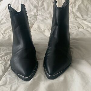 Pointy toe Chelsea booties